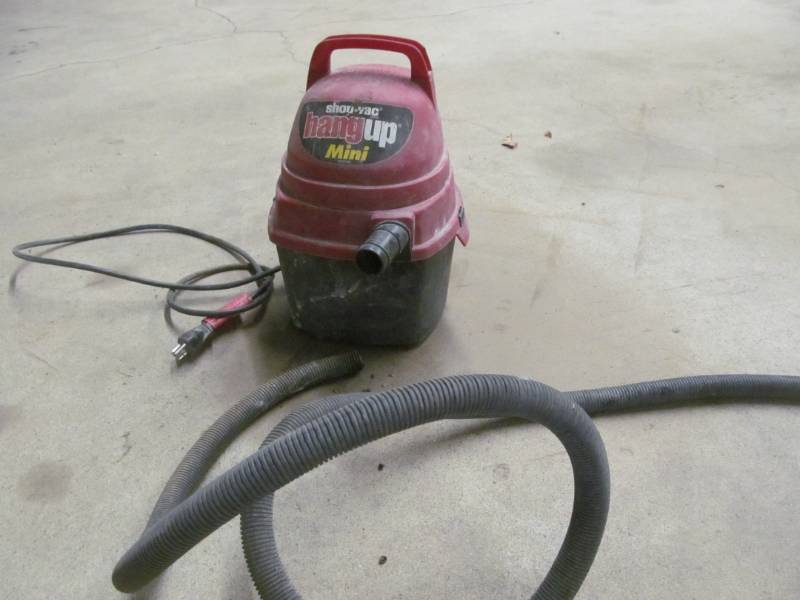 lot 6 image: shop vac