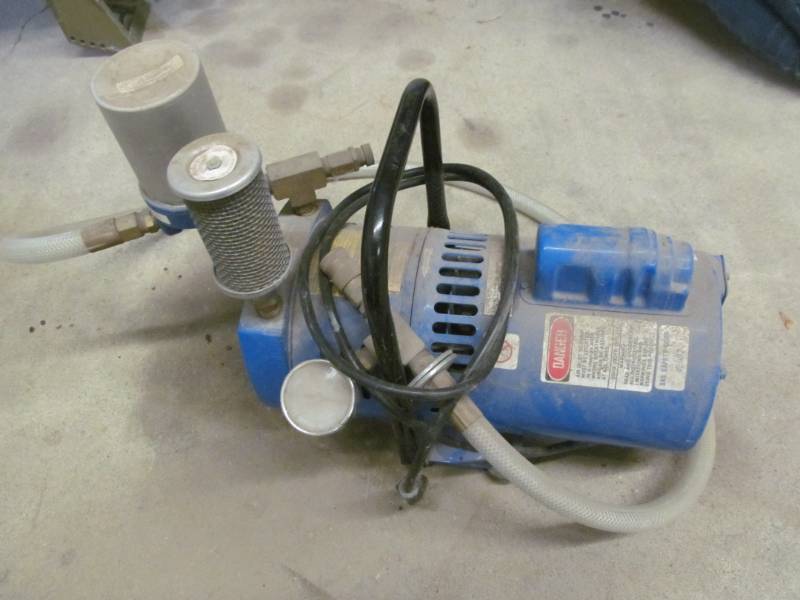 lot 7 image: Gast fresh air pump