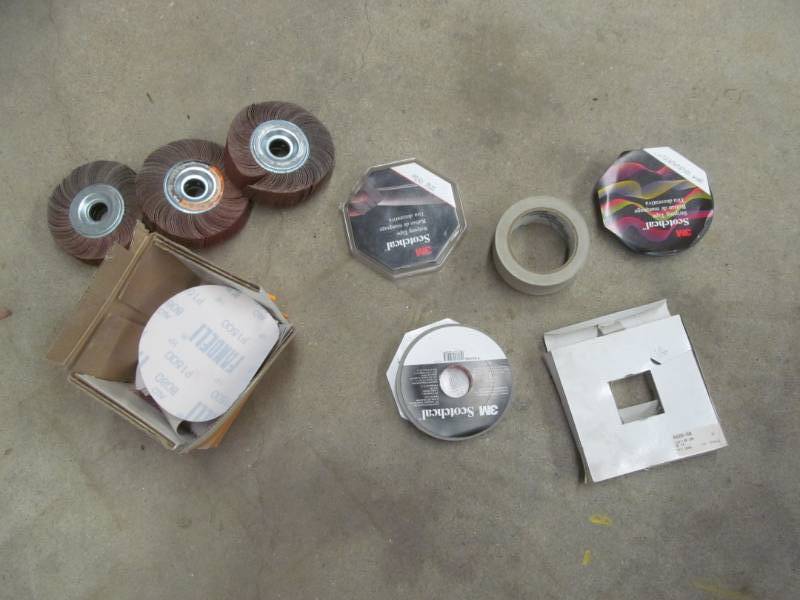 lot 14 image: 3M stripping tape, Abrasive discs, Abrasive wheels