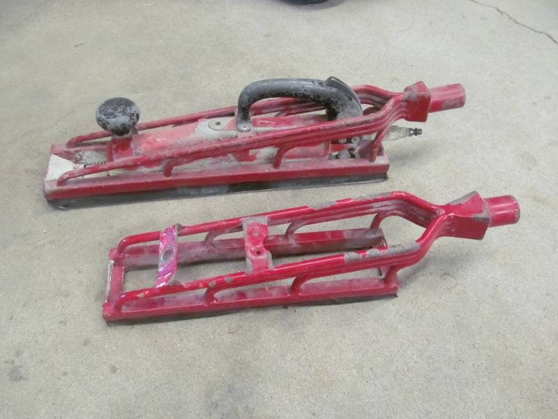 lot 18 image: Atoca air tool block sander, Block sander frame