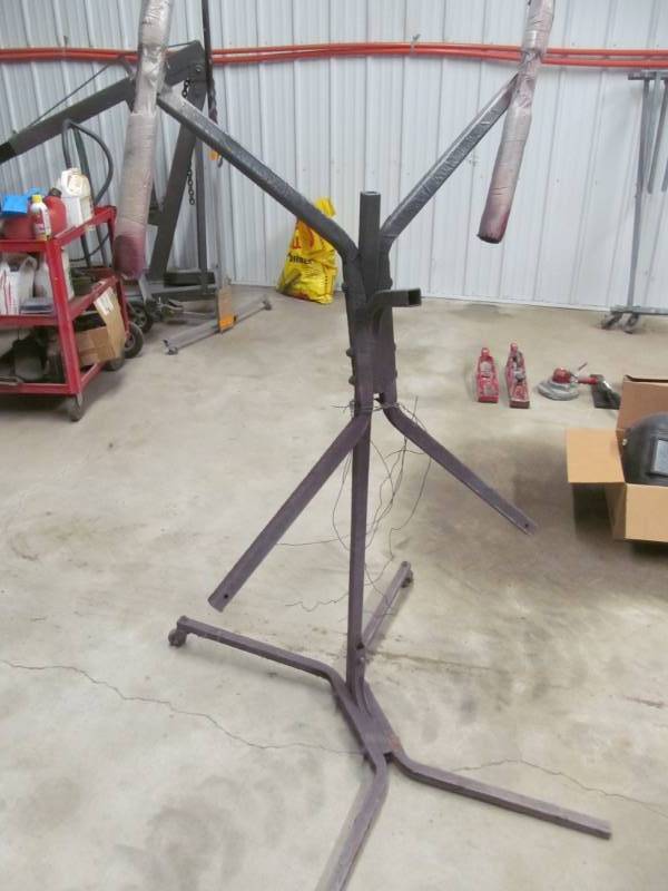 lot 19 image: panel stand