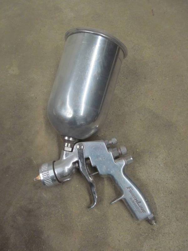 lot 22 image: DeVilbiss paint canistercup