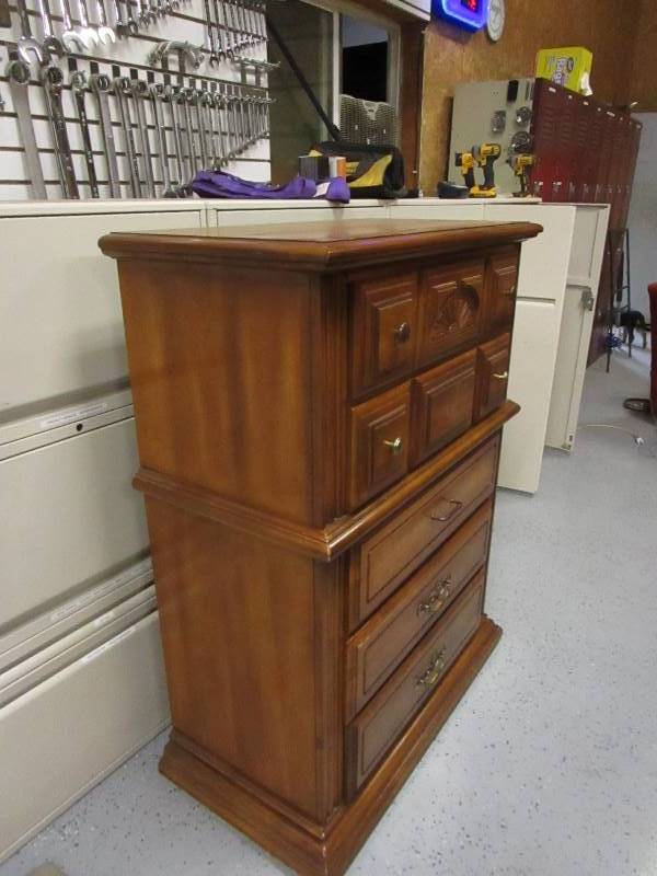 lot 71 image: Dresser