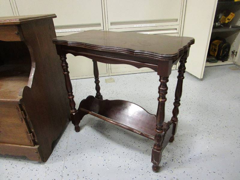lot 68 image: Computer Desk & Vintage Tables