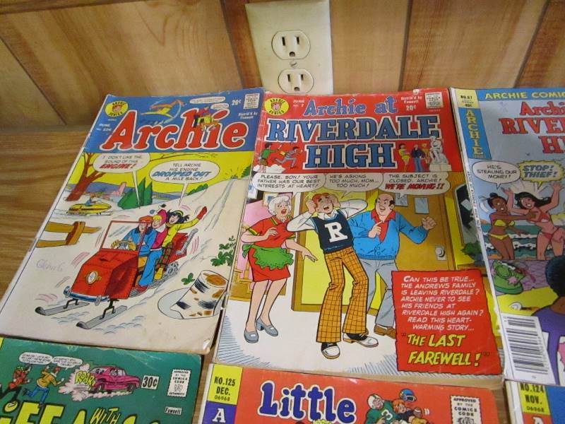 lot 58 image: (10) Vintage Archie Comic Books