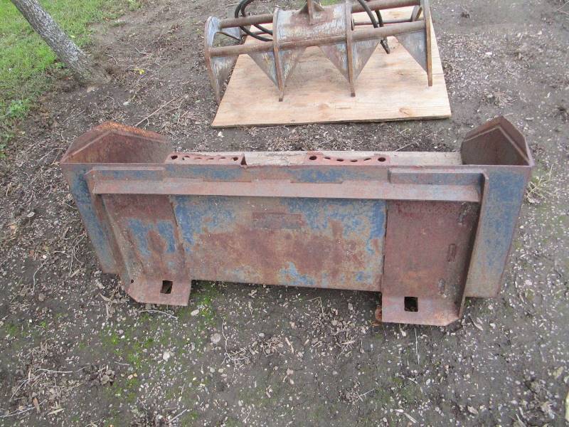 lot 4 image: 4 Skidsteer Bucket