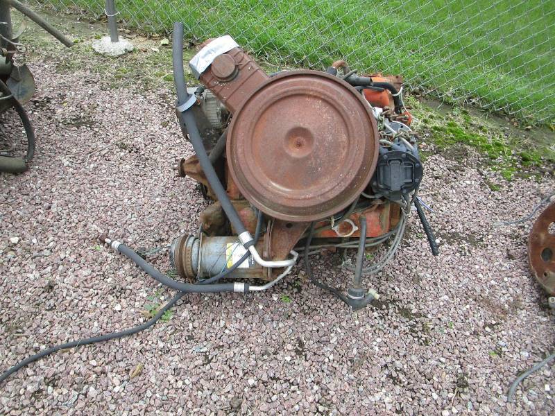 lot 13 image: 350 Chevy Motor