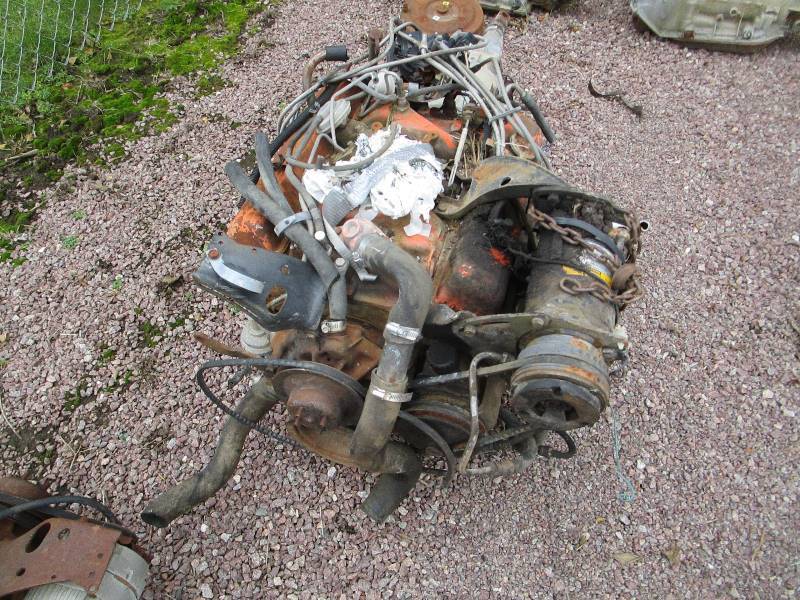 lot 15 image: 350 Chevy Motor