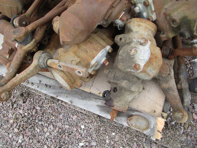 lot 20 image: Pallet of GM Steering Boxes, Tie Rods, Center Links