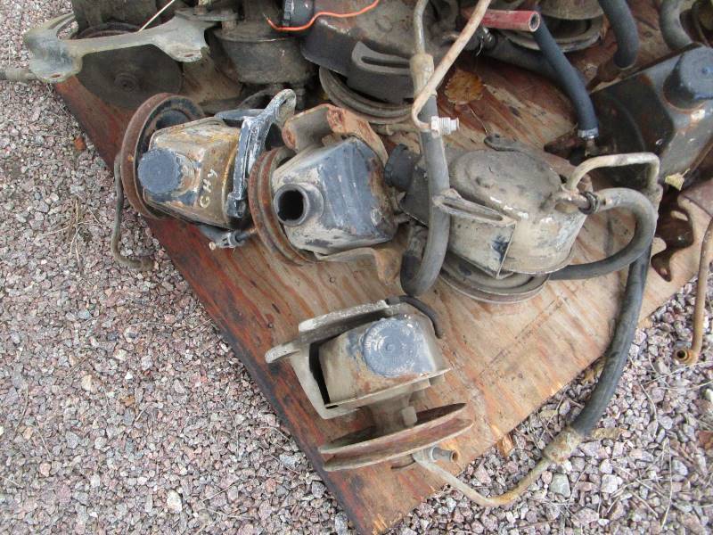 lot 21 image: Pallet of GM Power Steering Pumps