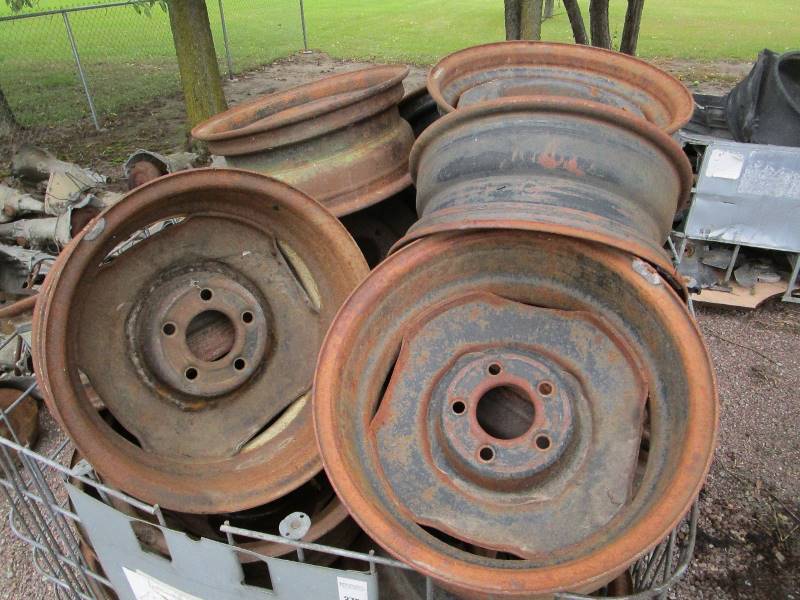 lot 26 image: Pallet Basket of Ford Wheels 4.75 BC