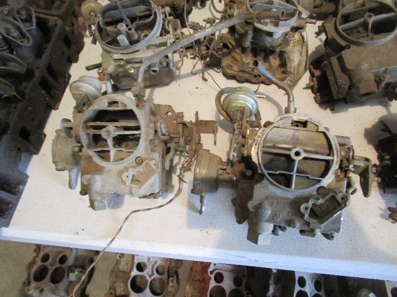 lot 44 image: (15) GM 2 Barrel Carbs