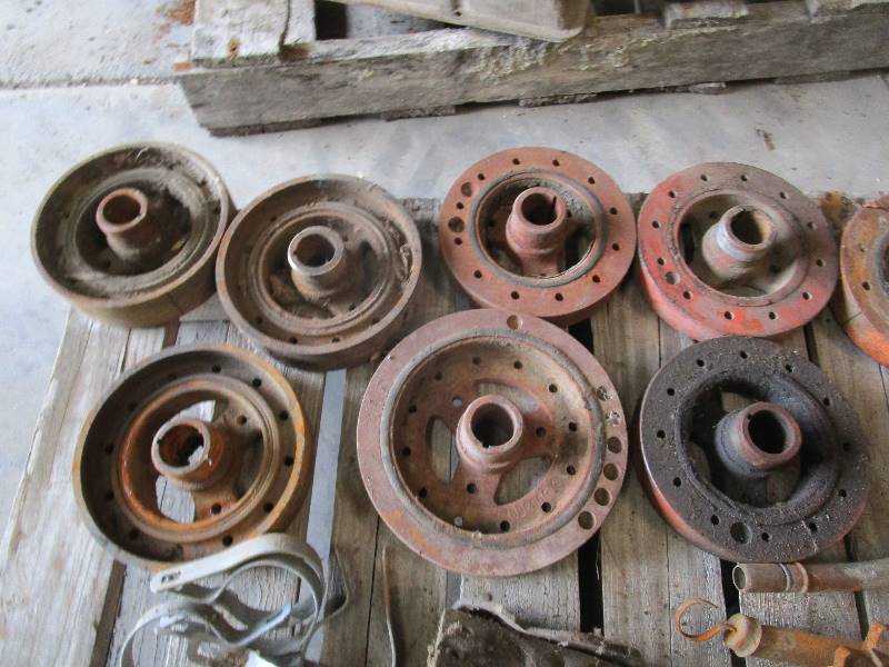 lot 46 image: Pallet of Small Block Chevy Parts
