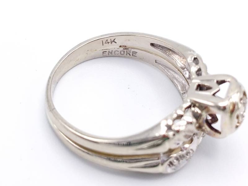 lot 12 image: Vintage Diamond Wedding Set in 14k White Gold