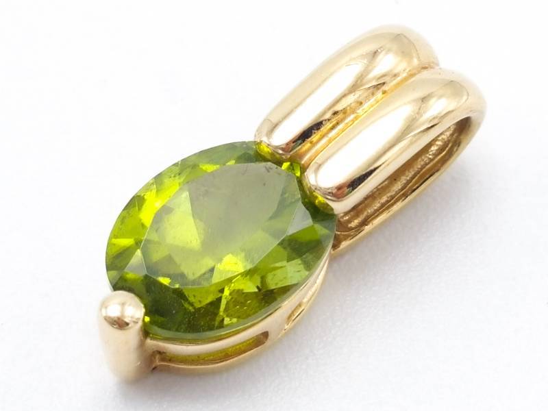 lot 20 image: Dazzling Ladies Peridot 14k Yellow Estate Pendant