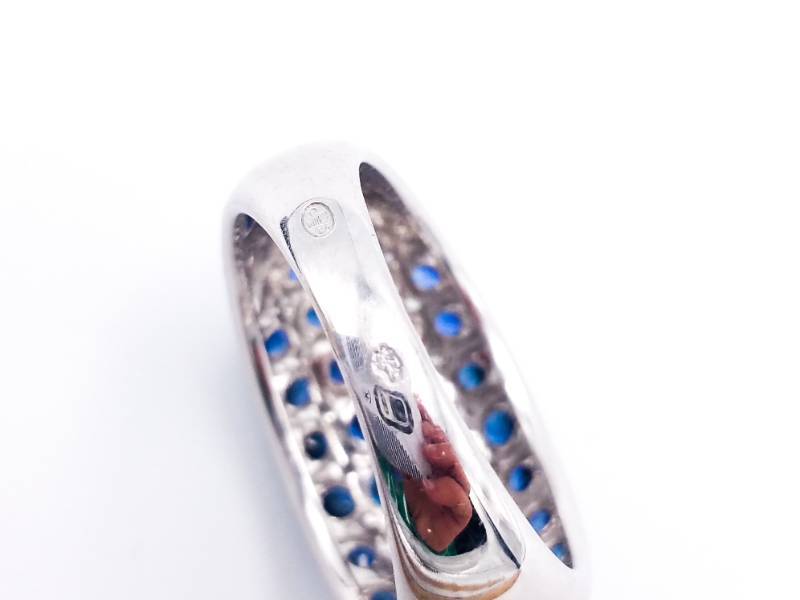 lot 22 image: Elegant Sapphire and Diamond Estate Ring in 18k White Gold