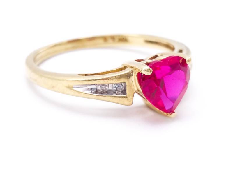 lot 37 image: Bright Pink Sapphire and Diamond Estate Ring in 10k Yellow Gold