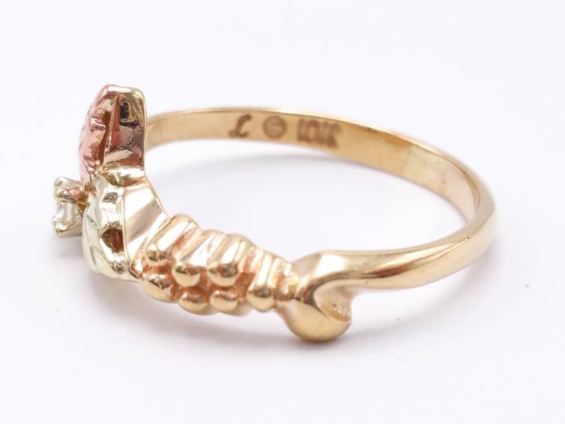 lot 38 image: Ladies Diamond Black Hills Gold Estate Ring in 10k Gold