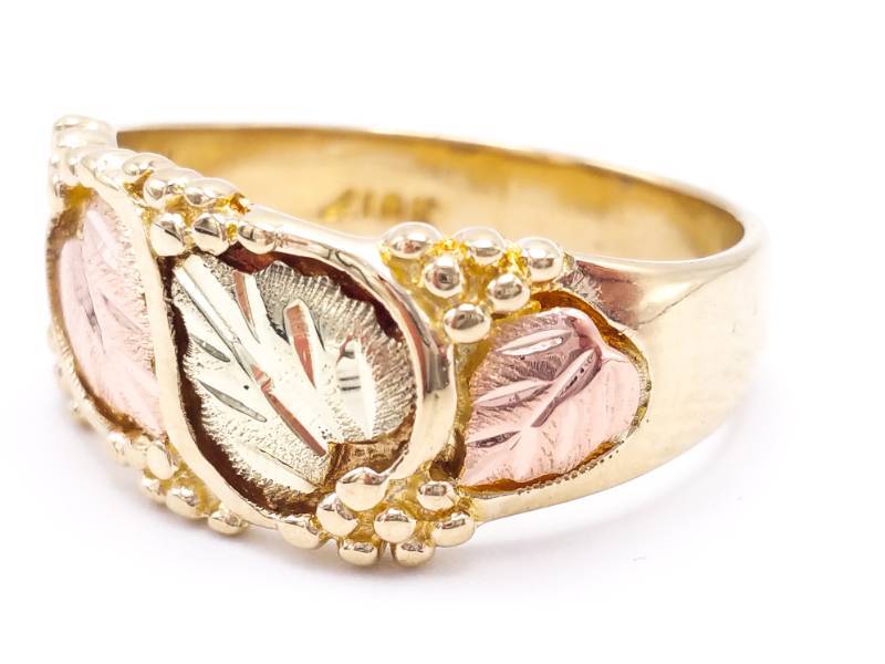 lot 39 image: Dual Leaf Black Hills Gold Estate Ring in 10k Gold