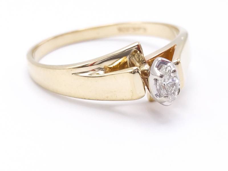 lot 41 image: Ladies Diamond Estate Ring in 10k White Gold