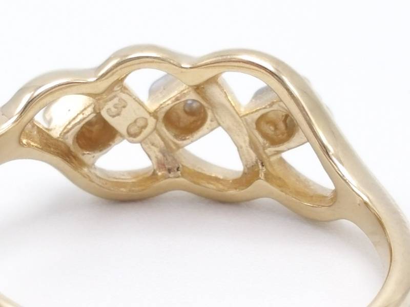 lot 48 image: Ladies Diamond Estate Ring in Yellow Gold
