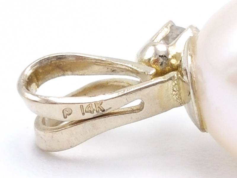 lot 50 image: Shimmering Baroque Pearl Estate Pendant in 14k Yellow Gold
