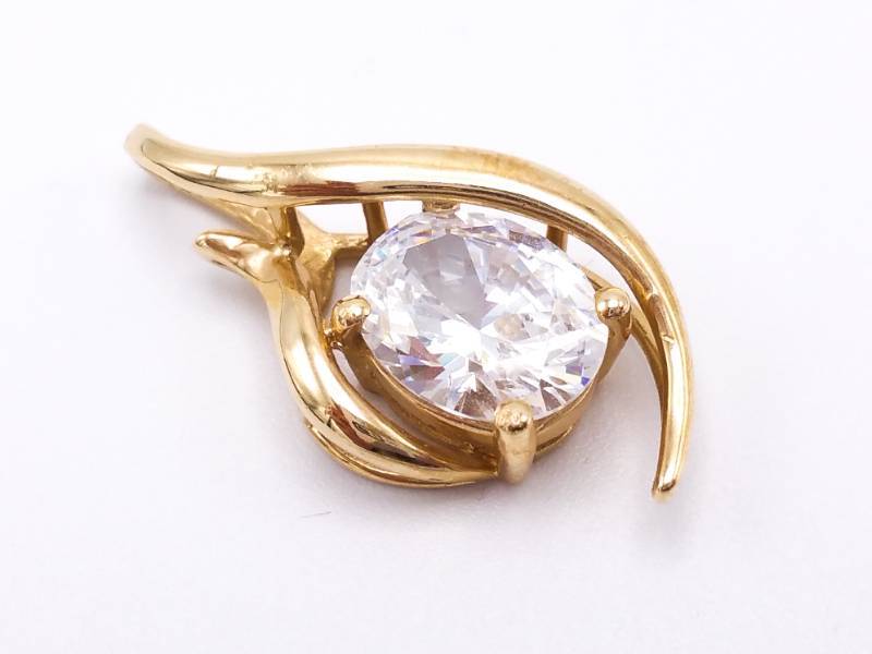 lot 53 image: Beautiful 14k Yellow Gold Estate Pendant