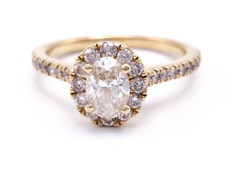 lot 4 image: Gorgeous 1 CT Oval Diamond Estate Ring in 14k Yellow Gold
