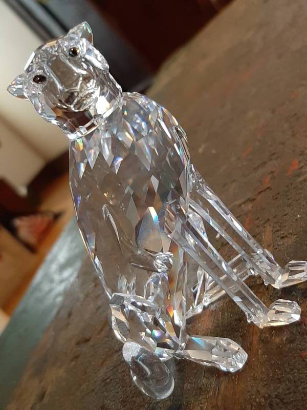lot 57 image: Swarovski Crystal Cheetah Figurine NIB Retired