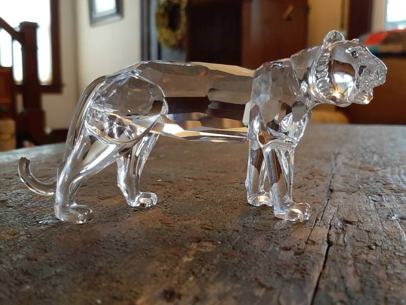 lot 58 image: Swarovski Crystal Tiger Figurine NIB Retired