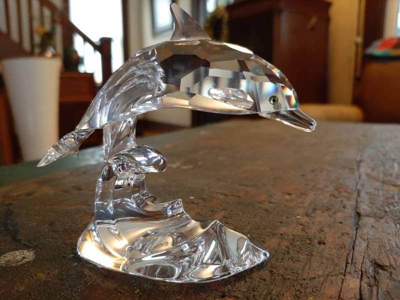 lot 60 image: Swarovski Crystal The Dolphin Figurine NIB Retired