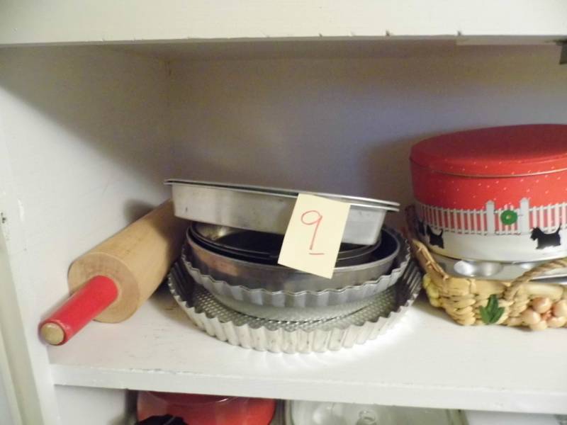 lot 9 image: Baking Pans