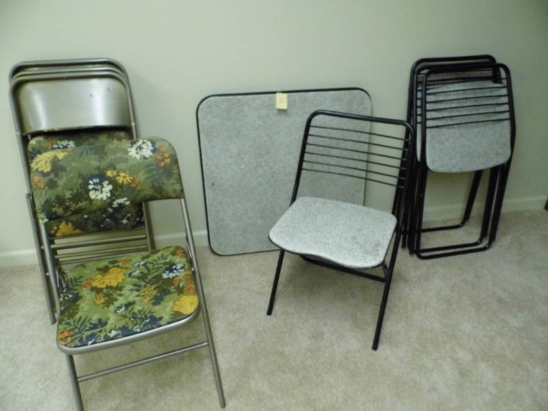 lot 22 image: Folding Table - 8 Chairs