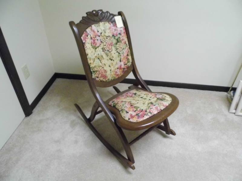 lot 25 image: Antique Folding Rocker