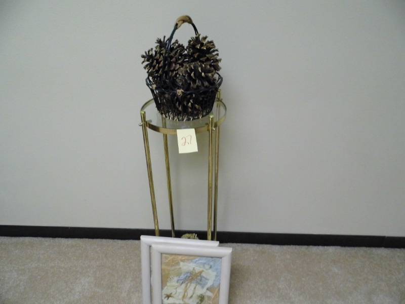 lot 27 image: Shelf - Artwork