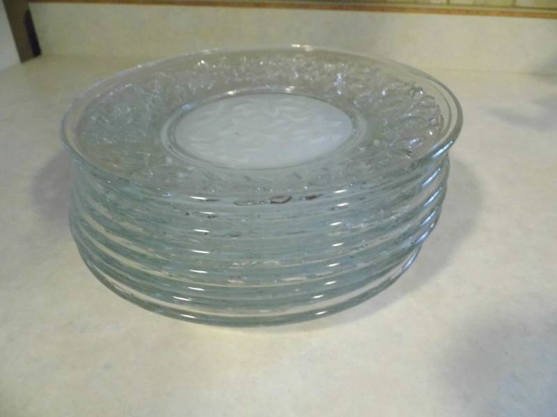lot 33 image: Plates - Mugs - Stemware