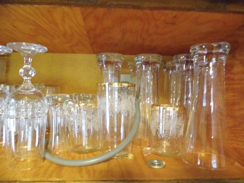 lot 36 image: Glasses