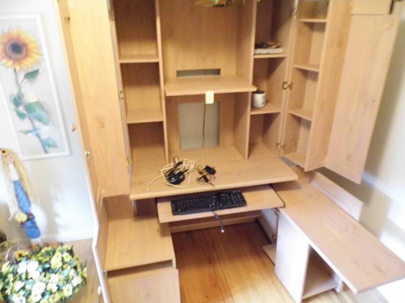 lot 41 image: Desk