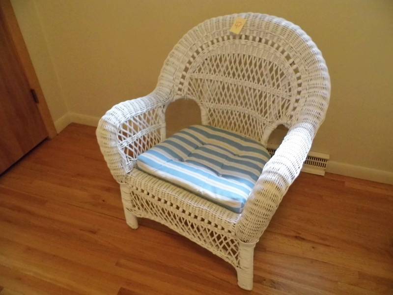 lot 42 image: White Wicker Chair