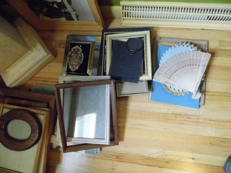 lot 47 image: Picture Frames