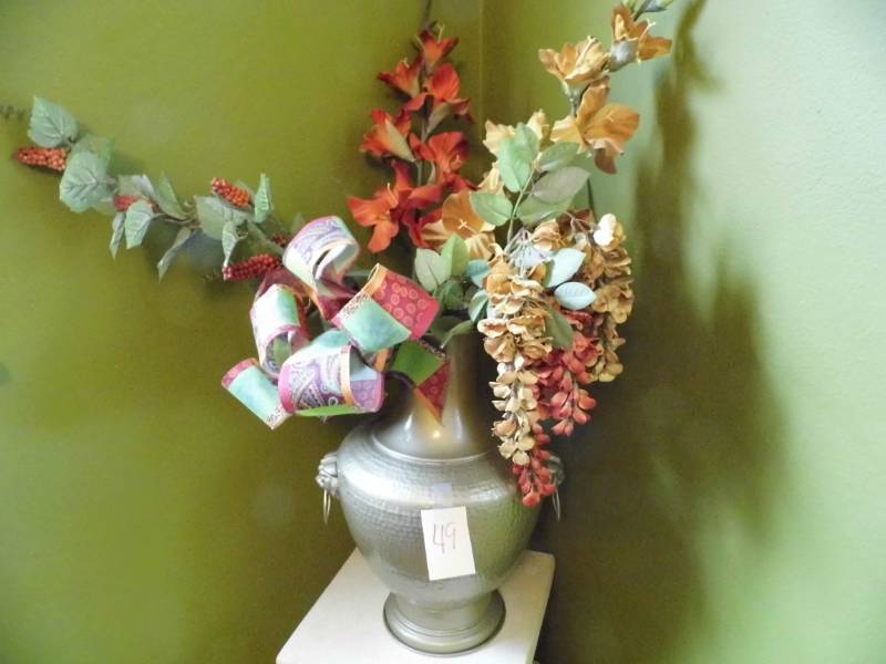 lot 49 image: Metal Vase