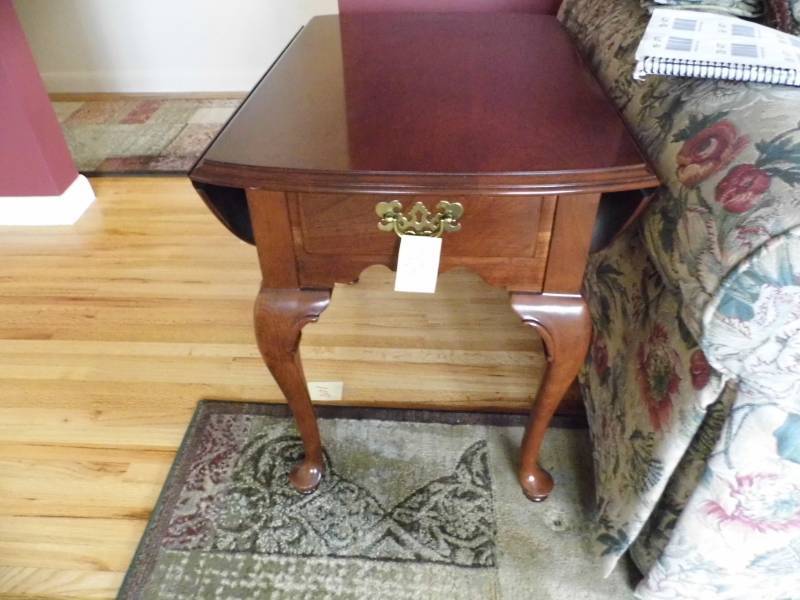 lot 59 image: End Table