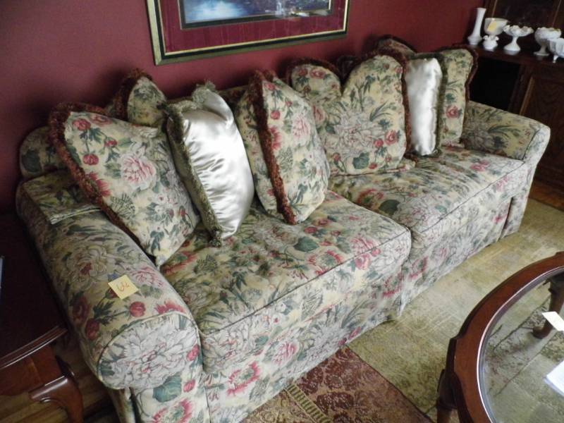 lot 60 image: Ethan Allen Sofa