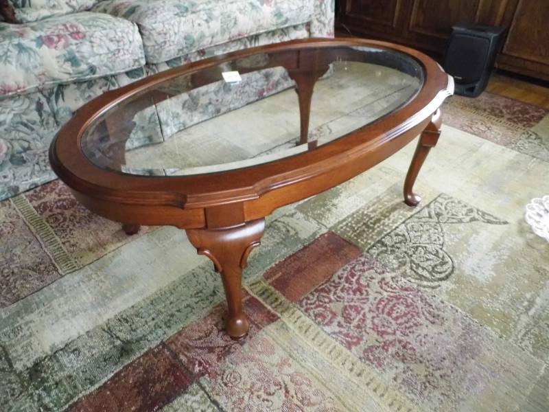 lot 62 image: Coffee Table