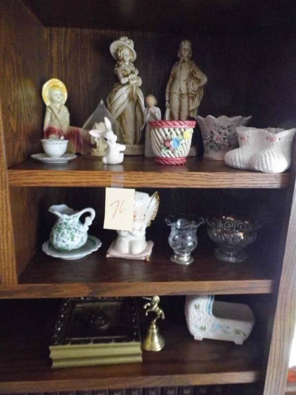 lot 70 image: Lefton - Decor