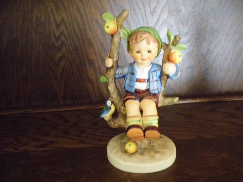 lot 74 image: Goebel Figure