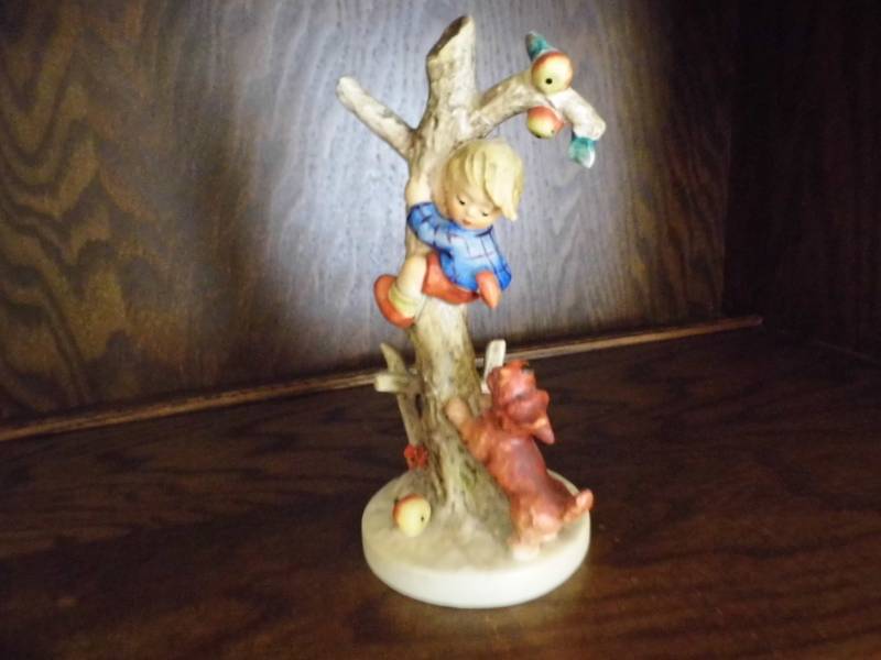 lot 75 image: Goebel Figure