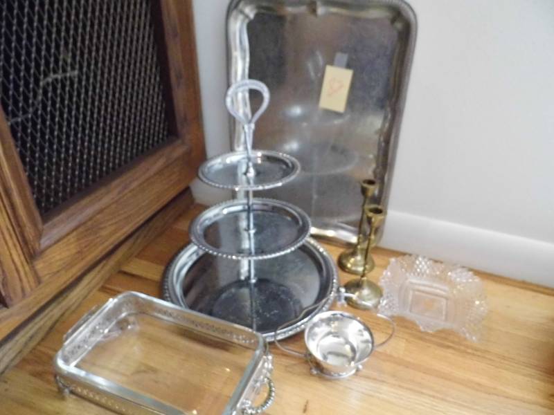 lot 82 image: Silver Serving Pieces