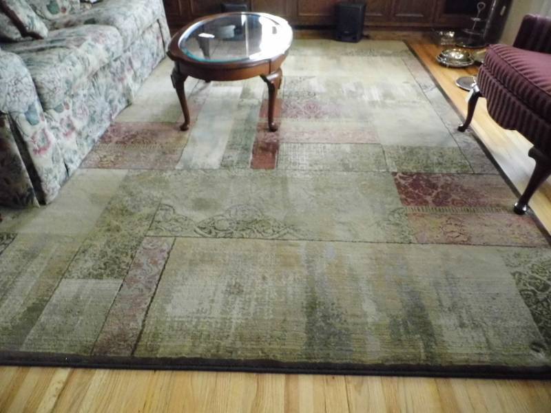 lot 111 image: Rug