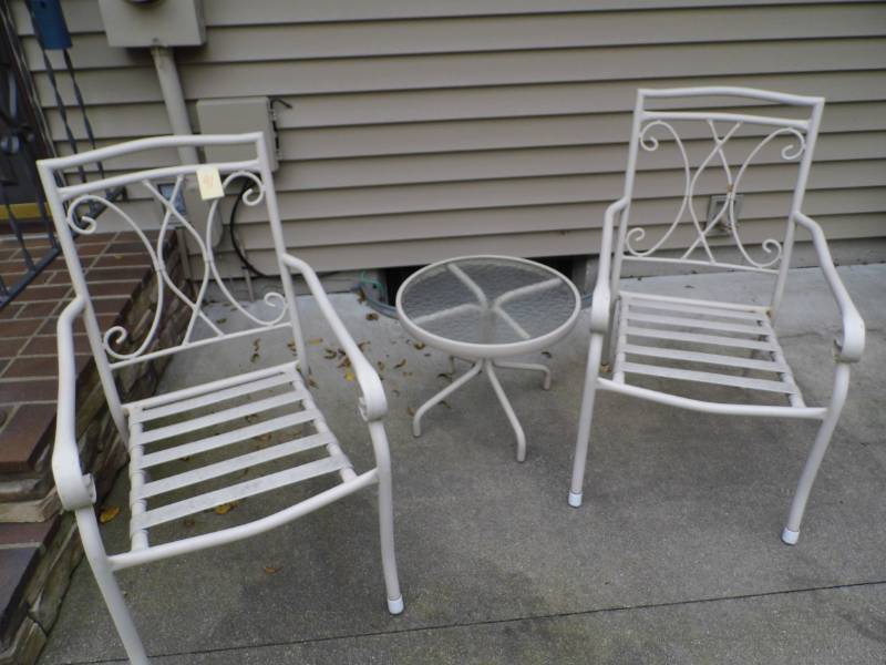 lot 91 image: 3 Piece Patio Set - Cushions